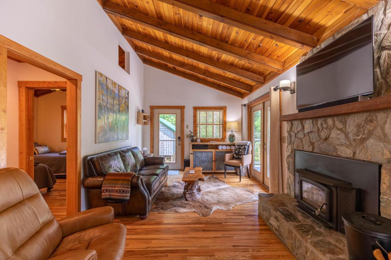 Villa Knotty Pine West Jefferson Exterior foto